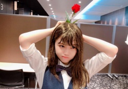 頭から花？！伊藤理々杏ってなんだかんだ言ってもかわいいよな？？？