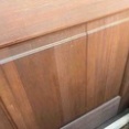 ドアのひび割れ：パテ埋め