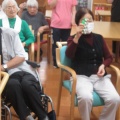 秋の歌を歌っているのに季節は・・・。