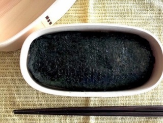 嫁とケンカした翌日の弁当。海苔の上にケチャップで何か書いてあった…