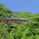 新緑の大呼戸沢橋りょう　Shiotsu