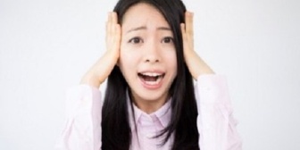 仕事が終わり同僚とバス停でバスを待っていたら、ベンチに紙袋が置いてあった。すると同僚が「Ｄのパンじゃん！ラッキー！」って言いながら・・・