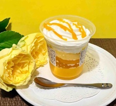 【ローソン新作】Uchi Café「マンゴーパフェ」実食レビュー｜4層で楽しむトロピカルな夏スイーツ