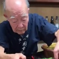 【海外の反応】福岡で63年間おでんを作り続ける職人おじいちゃんの動画が話題に　「この人の仕事を見るためだけに食べに行きたい」「まさに宮崎アニメのキャラクター」