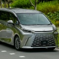 【動画あり】2000万円の“走るVIPルーム”にキムタク乗車！庶民、そっとスマホを閉じる