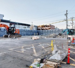 一時閉店中のオートバックス小牧店。旧店舗の解体がほぼ終了（小牧市小牧）