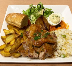 野菜たっぷり日替りワンプ！函館蔦屋書店2階「すなっふるすダイニング」