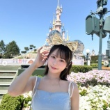 『[ノイミー] 尾木波菜、美デコルテ際立つキャミ姿でパリディズニー満喫』の画像