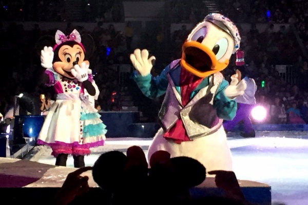 田村家のまんねんスコールo型雨女妻とその家族 ディズニーオンアイス