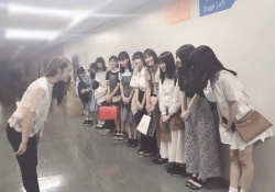 【乃木坂46】北川悠理ちゃんのお辞儀から尊敬と真心を感じる画像がコレ。。。