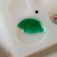 うだるような暑さからのオアシス。と、緑のキューブ水中花つくりました。