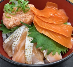 村上「鮭ざんまい丼」
