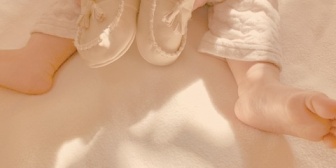 1歳1ヶ月の息子と近くのイオンに行くぞ。初めて靴を履かせて店内を歩かせてみようと思う。