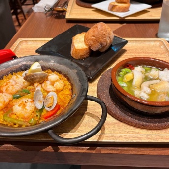 とろけるカマンベールが最高だった！パエリア＆アヒージョランチ