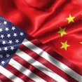 土壇場で動いたNVIDIA、米中会談同行　AI分断回避狙う
