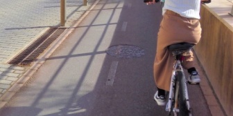 高校生の頃歩道を歩いてると後ろから自転車乗った女がベル鳴らして突っ込んできた→イラッとしてつい注意したら女が怒り心頭でこっちに走ってきた