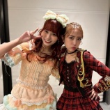 『[イコラブ] 花菜&杏奈&しょこ、AKBOGさんと一緒に写真撮る』の画像