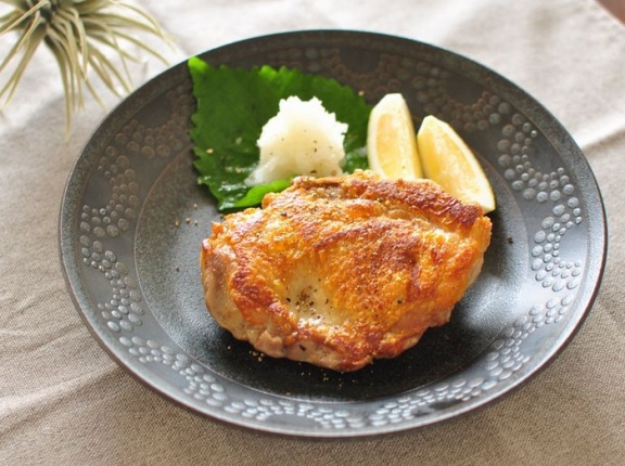 素材がいいからシンプルに調理してみた！和歌山のみかんどりを使って作る【鶏もも肉の皮パリステーキ】と【鶏むね肉のレンジ蒸し】で2日分の晩ごはん：PR