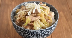 豚バラと新生姜のさっぱり甘辛スタミナ丼