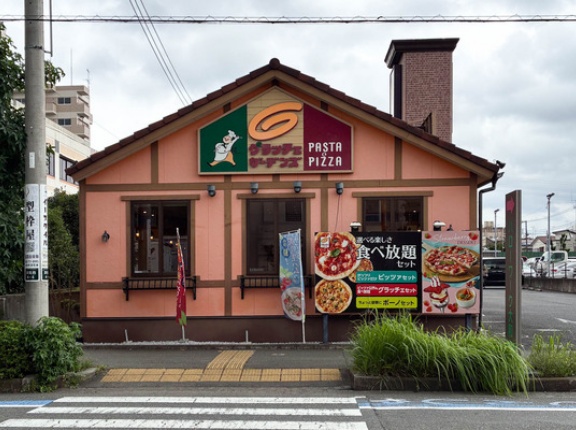深見西にある「グラッチェガーデンズ」が9月23日で閉店。跡地に『八郎そば』ができるみたい