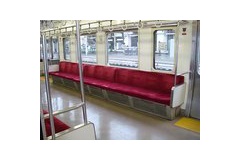 電車の席が連続で2つ空いてる時、絶対に隣り合いたくない奴の特徴