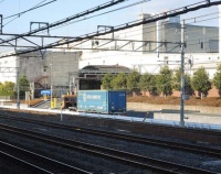 『東海道本線　吹田駅とアサヒビールとコンテナ』の画像