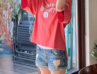 冨里奈央ちゃんのショーパンの生々しすぎる生足wwwwwww