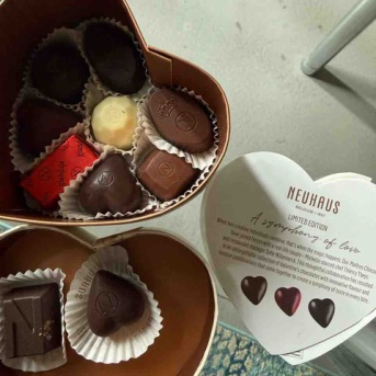 【ダイエットご飯日記】箱入りチョコ食べすぎる・だらだら日曜日