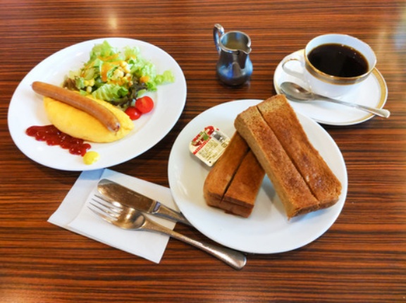 とろけたチーズ入りオムレツ付きの豪華モーニングが魅力！平針にある松屋コーヒー本店が手がけるカフェ/珈食房 る ぱん 平針店