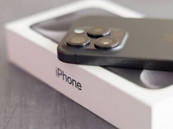 アップルとグーグルが新たな提携、次世代Siriなど「Apple Intelligence」の基盤にGoogle製AIのGeminiを採用