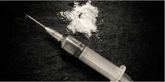 【修羅場】父親の仕事仲間に覚せい剤の陽性反応がでて、急遽社員全員検査することに → 結果、父親だけ逃亡し警察が家宅捜索に…