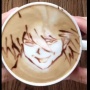 【天才】写真だけ撮って帰る人がいるので、カフェの人が『飲まないと完成しないラテアート』を発明！　まさかのアイデア過ぎるｗｗｗｗｗ