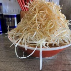 長ネギたっぷりのラーメンを食べてきましたよ。