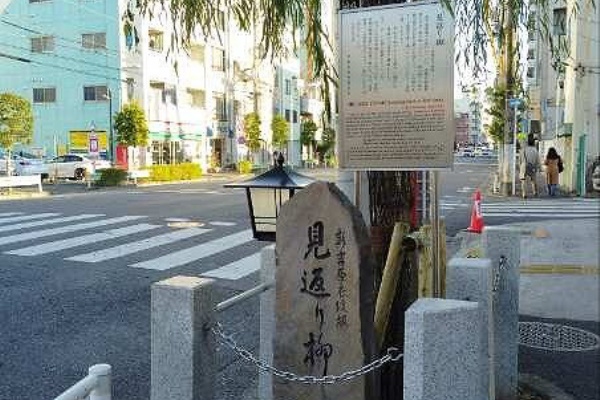 昭和30年代【レア】当時物☆横断歩道を守り続けた☆おまわりさん高さ1m20cm 214＊品 婦警さんと子どもの像 横断歩道用人形 婦人警察官 坊や