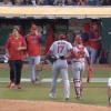 大谷翔平に打球直撃　足を引きずってベンチ戻る