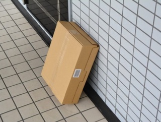 「置き配やめろ」言うとんのにまた宅配ボックスに入れられたんやが🥺