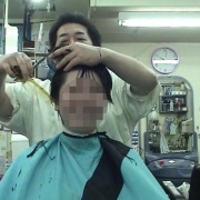 女子大生が理髪店で大胆なイメチェンを強要される屈辱の断髪フェチ動画 女性の髪をバッサリ切る剃髪 断髪フェチ厳選 動画画像