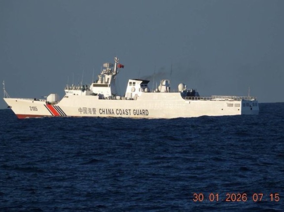 尖閣諸島周辺に中国海警局の5千トン級大型船2隻が同時航行、極めて異例…海警法施行5年の節目に！