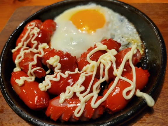 赤ウィンナーエッグを食べながらチビチビと飲む それが貴族の嗜み 鳥貴族 国領店