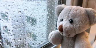 雨で学校が休みの時、嫁「会社行くの？」 俺「行くよ」 嫁「学校休みだよ？」俺「学校の休みと仕事は関係ないじゃん」→ ヒス発動