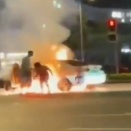 「中国の電気自動車を買おうか考えている？ それならまずこの動画を見ておいた方がいいよ！」