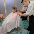 髪型スッキリ！笑顔あふれる変身タイム