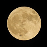 『中国が人工の月を夜空に作る計画』の画像