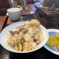 引き寄せられて大正解！　地鶏たっぷり釜めしと旨味うどん〜大分九重　春日うどん〜
