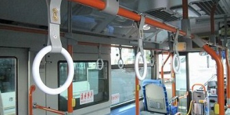 【恋冷め】彼氏とバスに乗ったとき「揺れますのでつり革か保護棒におつかまり下さい」→ 元カレ「僕の保護棒に掴まってもいいよ」