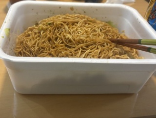 正月のドカ食い　ペヤングのギガ盛り食うぞ！（※画像あり）