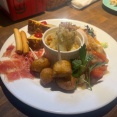 改札から30秒の隠れ家スペインバル。美味しいタパスとワインで乾杯！　casa de azul （カサ デ アスール）十三