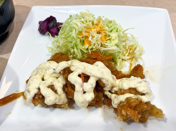 伝説の唐揚げが人気の店！オープンした函館2号店「情熱食堂 函館五稜郭店」