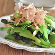 【10分で完成】あと1品に最強副菜おかず。小松菜のからし醤油和えの作り方