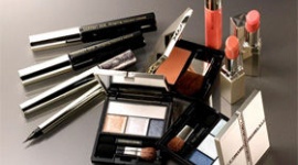 ノルマ未達成の女性契約社員に易者・ウサギ耳コスプレ強要…カネボウ化粧品子会社に２２万支払い命令